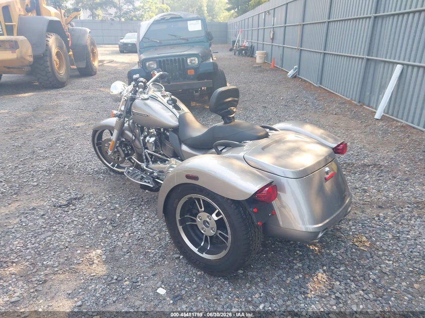2017 HARLEY-DAVIDSON FREEWHEELER MOTO 2