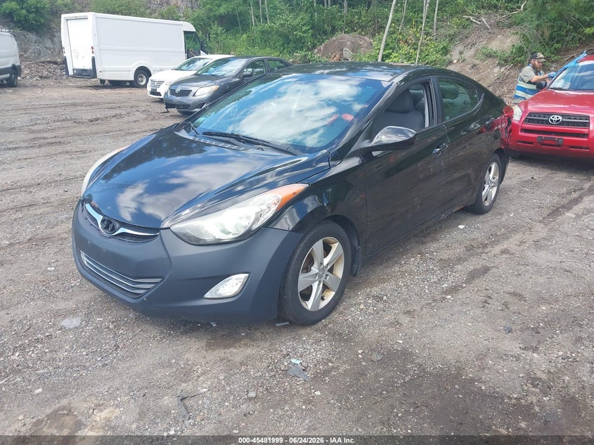 2013 HYUNDAI ELANTRA auction photo 2