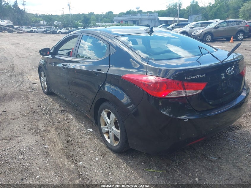 2013 HYUNDAI ELANTRA auction photo 3