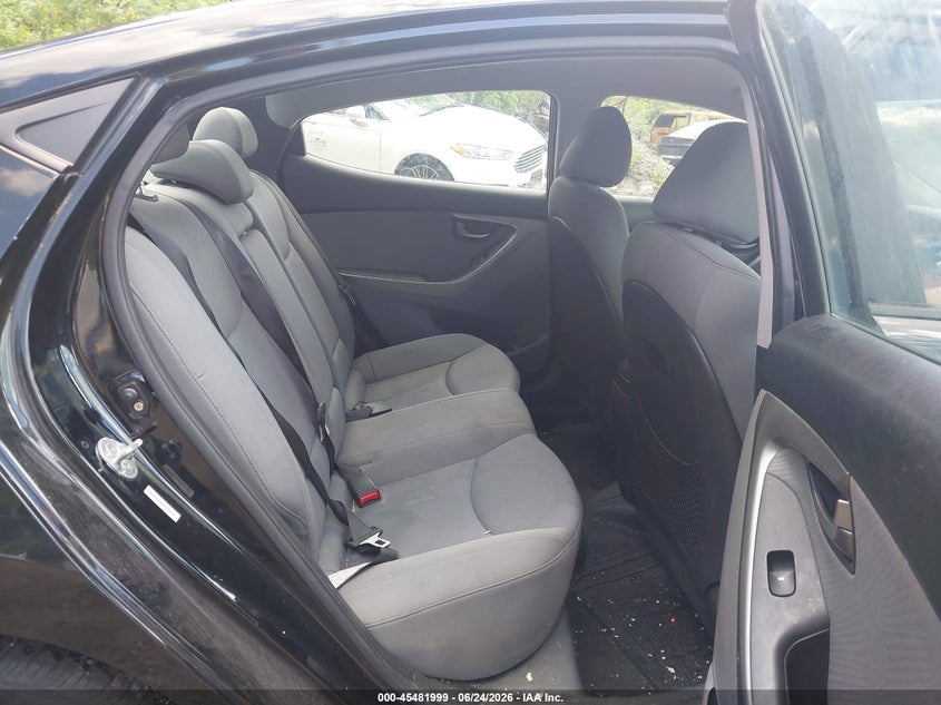 2013 HYUNDAI ELANTRA auction photo 8