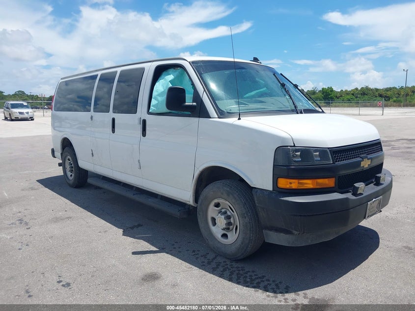 Vin: 1gazgnfp4r1169779, lot: 45980355, chevrolet express passenger rwd 3500 extended wheelbase ls 2024 img_1