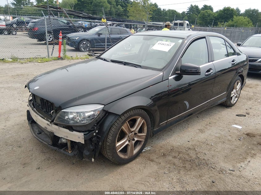 2011 Mercedes-Benz C 300 Sport 4Matic, Front End, IAAI, VIN WDDGF8BB3BR169380 — photo 2