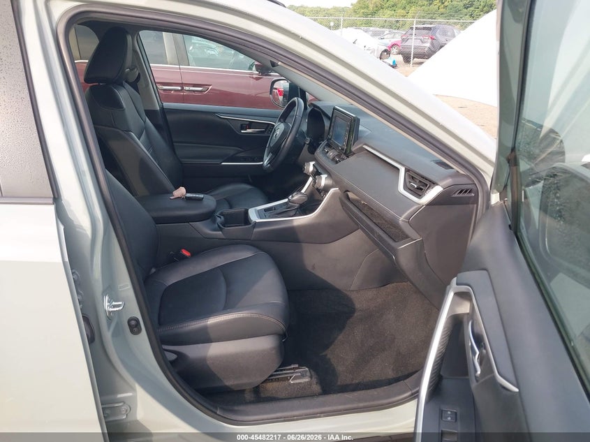 2022 TOYOTA RAV4 auction photo 5