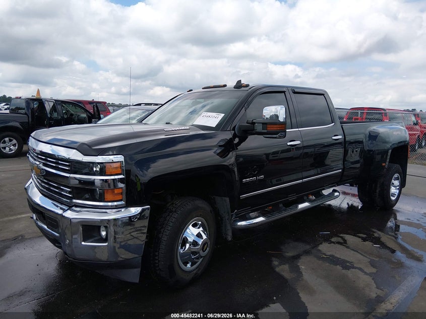 2015 CHEVROLET SILVERADO 3500HD auction photo 2