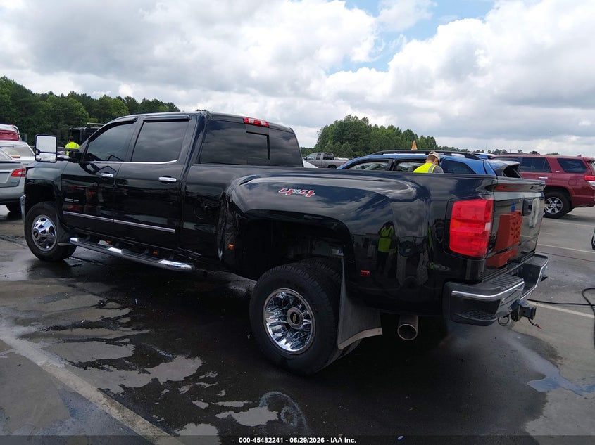 2015 CHEVROLET SILVERADO 3500HD auction photo 3