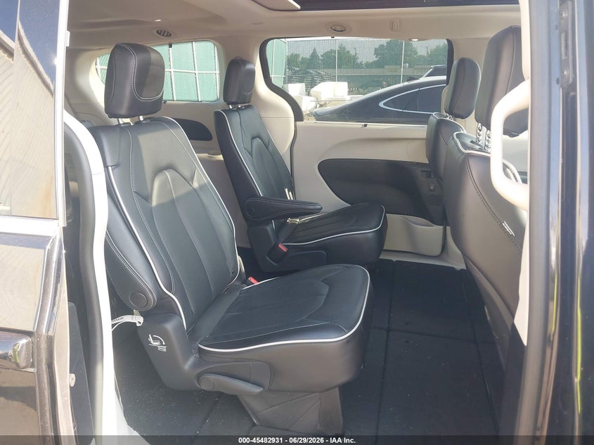 2023 CHRYSLER PACIFICA auction photo 8
