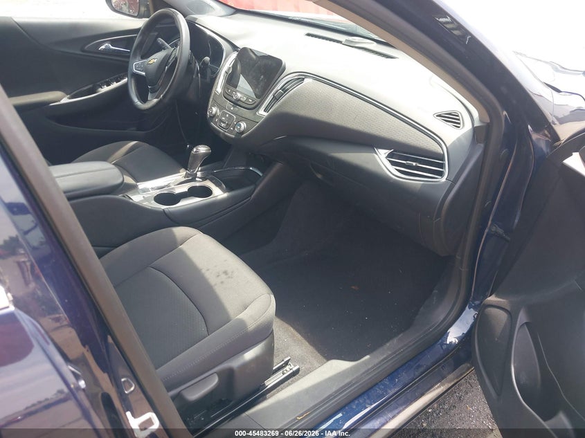 2017 CHEVROLET MALIBU auction photo 5