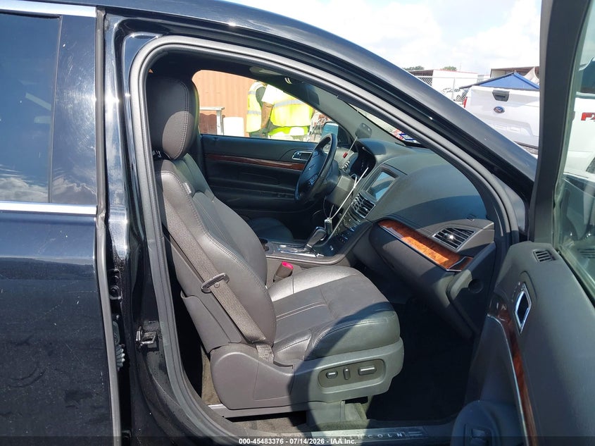 2018 LINCOLN MKT auction photo 5