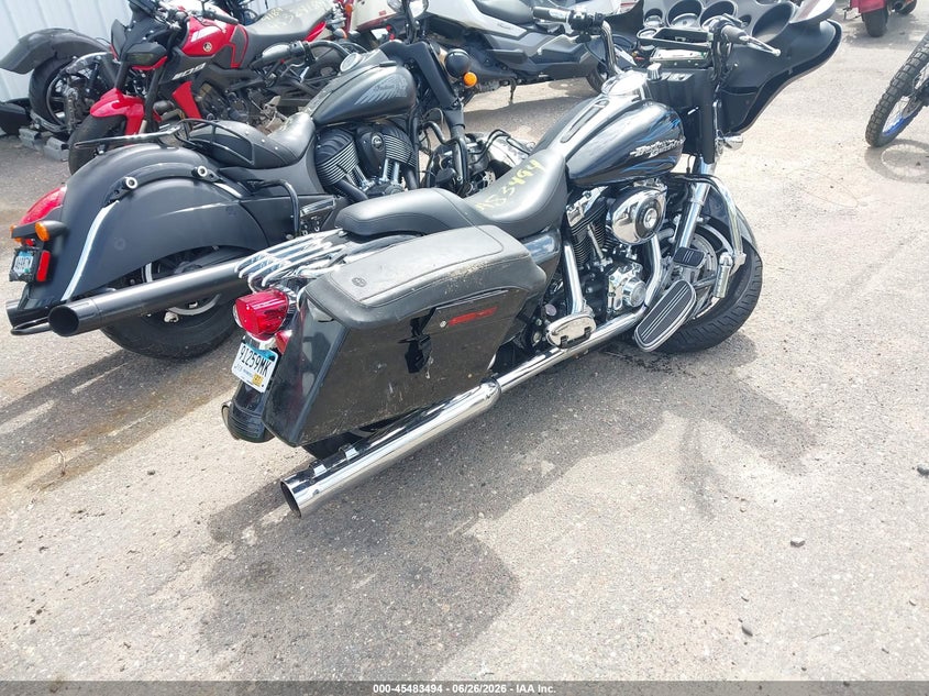 HARLEY-DAVIDSON FLHXI 2006
