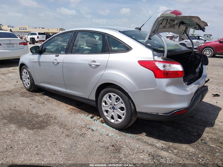 Vin: 1fahp3f20cl372410, lot: 45981732, ford focus se 20123