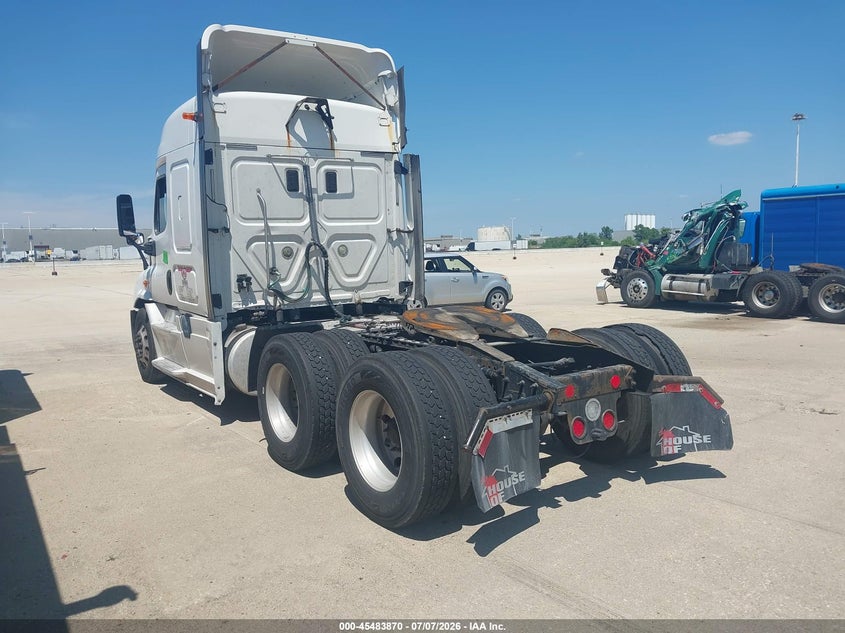 2016 FREIGHTLINER CASCADIA 113 auction photo 3