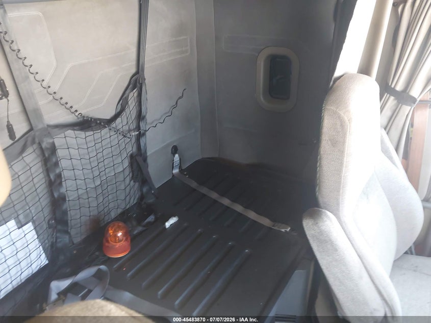 2016 FREIGHTLINER CASCADIA 113 auction photo 7