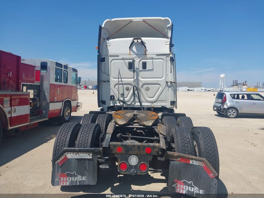 2016 FREIGHTLINER CASCADIA 113 auction photo 8