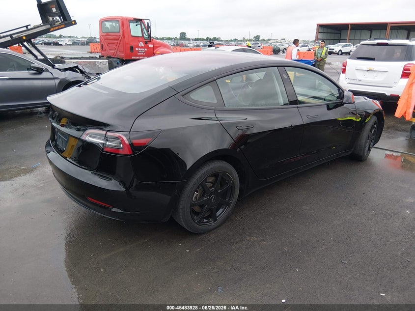 TESLA MODEL 3 - zdjęcie 4