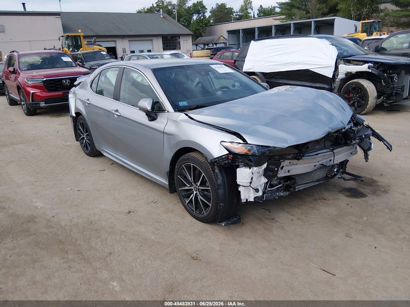 2022 Toyota Camry  (VIN: 4T1G11BK2NU058266)