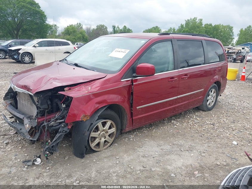 2010 CHRYSLER TOWN & COUNTRY auction photo 2