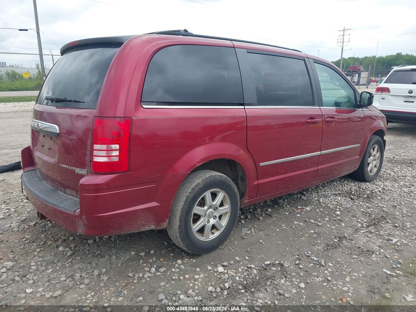 2010 CHRYSLER TOWN & COUNTRY auction photo 4
