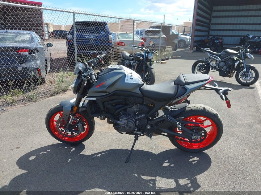 2022 Ducati Monster VIN: ZDMMAMDT2NB006313 Lot: 45484029