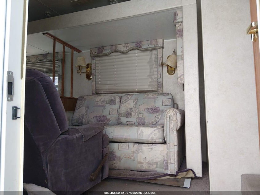 2000 JAYCO DESIGNER 2930 5TH WHL TRAVEL TRAILER auction photo 5