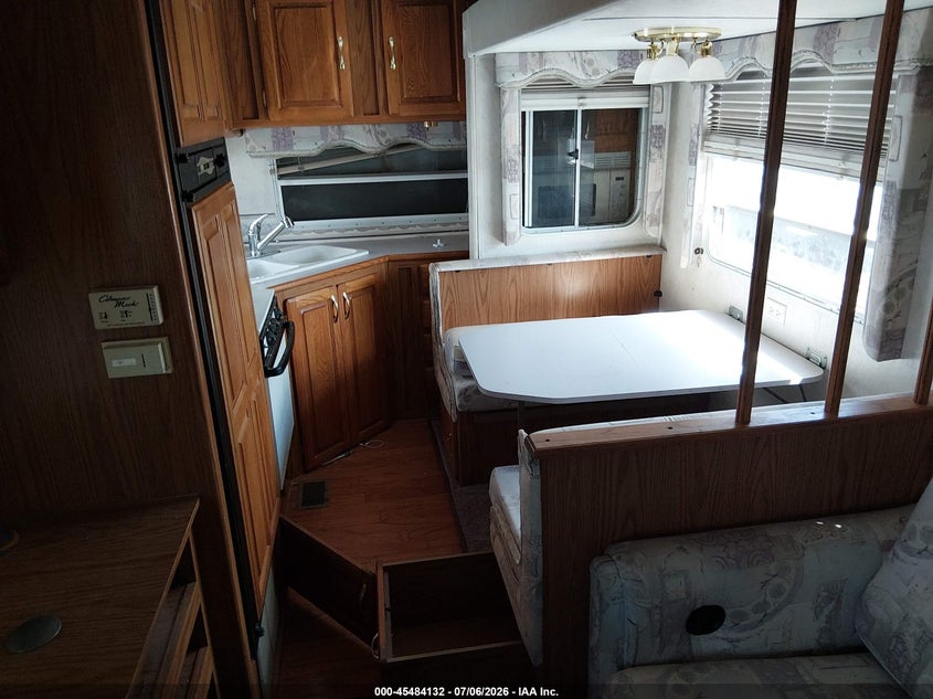 2000 JAYCO DESIGNER 2930 5TH WHL TRAVEL TRAILER auction photo 8