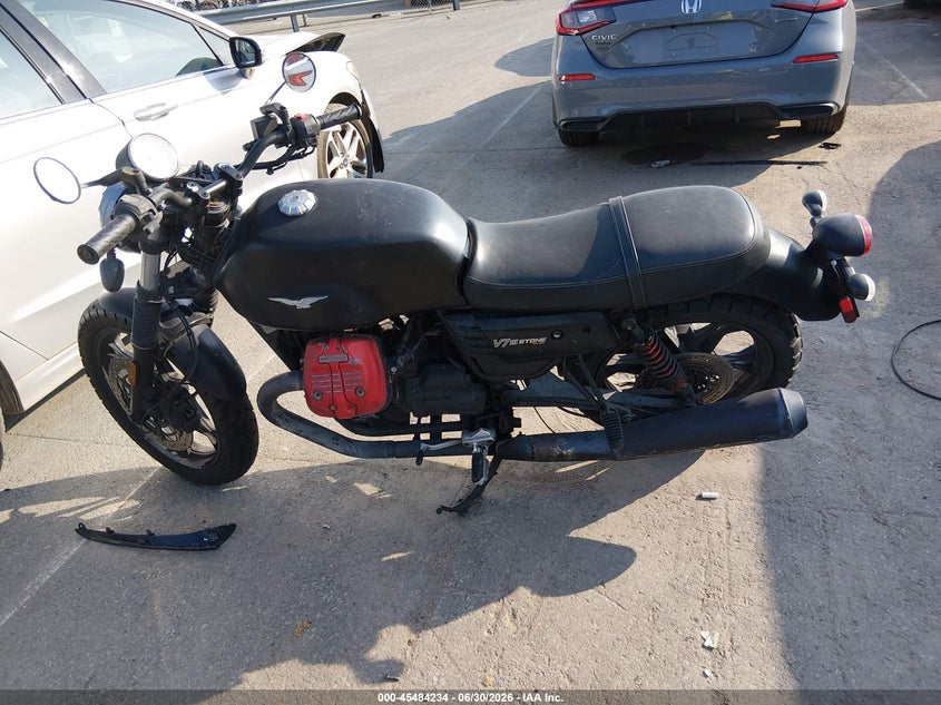 2017 Moto Guzzi V7 Iii Stone VIN: ZGULDU003HM000195 Lot: 45484234