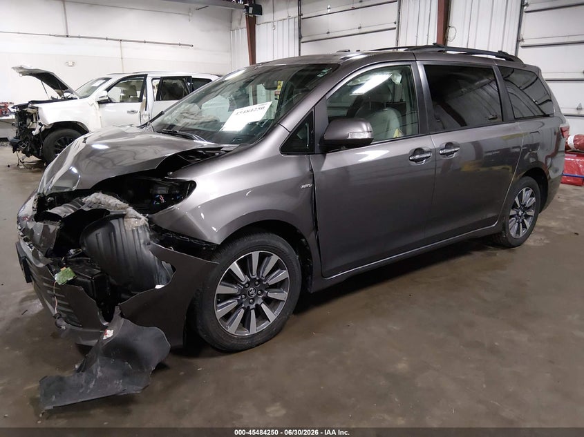 2018 Toyota Sienna Limited 7 Passenger 5TDDZ3DC9JS199545 photo 1