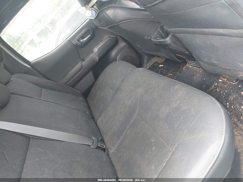 2019 TOYOTA TACOMA auction photo 8