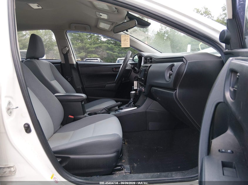 VIN 2T1BURHE7JC093284 2018 TOYOTA COROLLA L