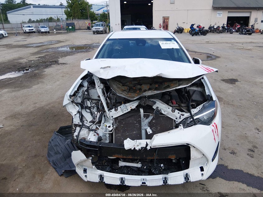 VIN 2T1BURHE7JC093284 2018 TOYOTA COROLLA L