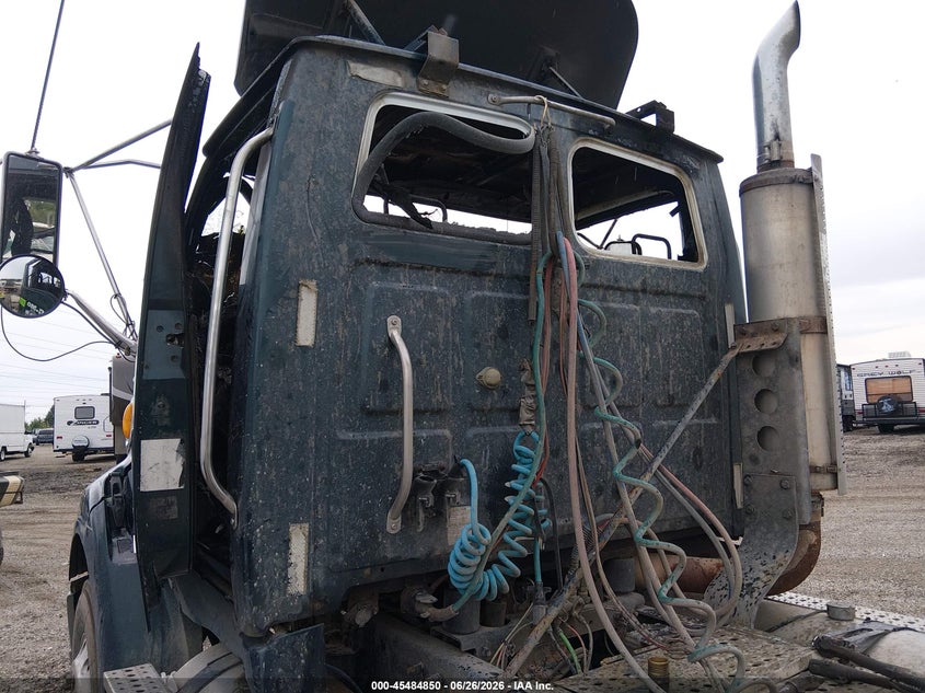 2007 STERLING TRUCK AT auction photo 8