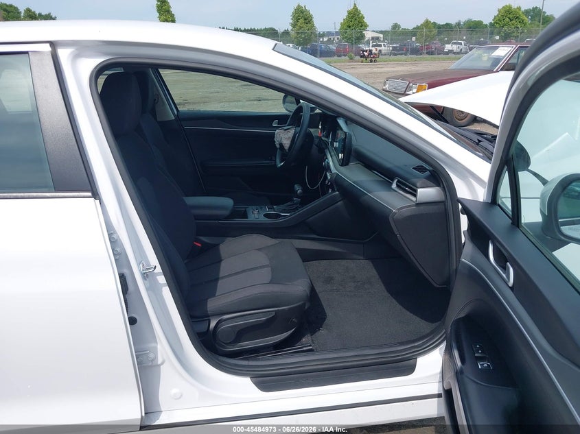 2022 KIA K5 auction photo 5