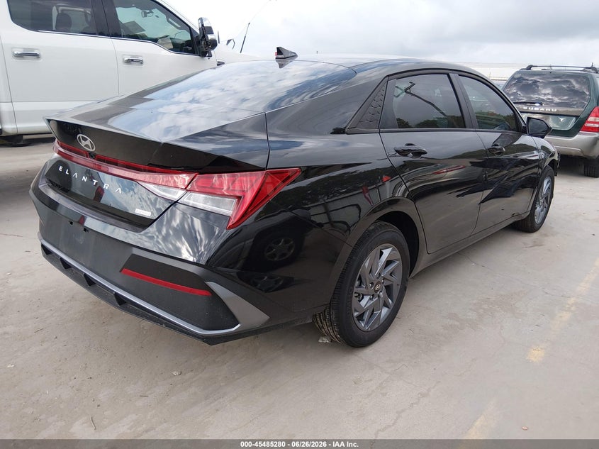 2026 HYUNDAI ELANTRA HYBRID auction photo 4