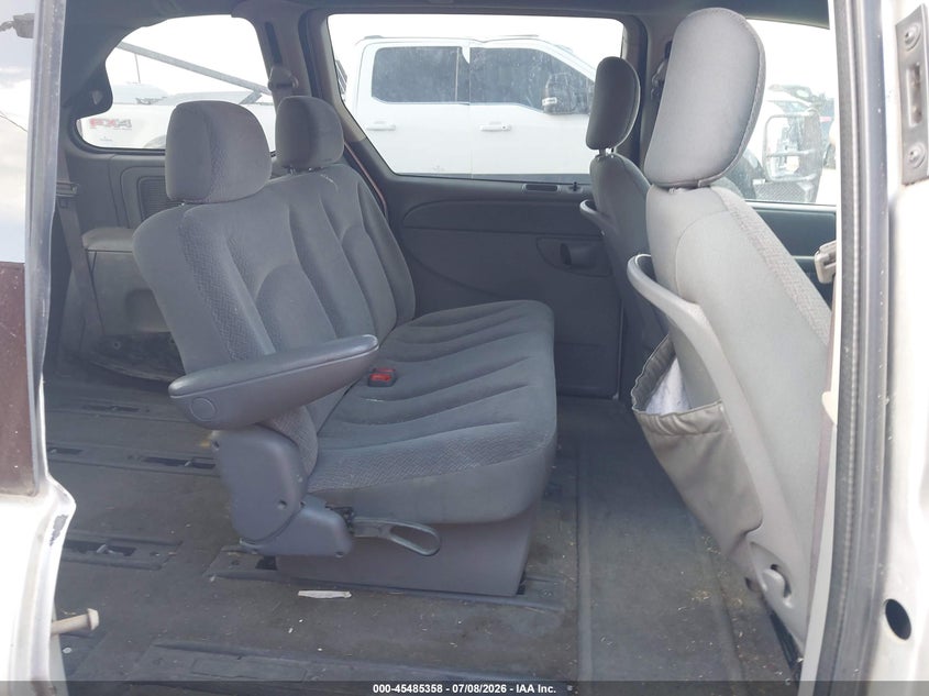 2005 Chrysler Town & Country VIN: 1C4GP45R05B235373 Lot: 45485358