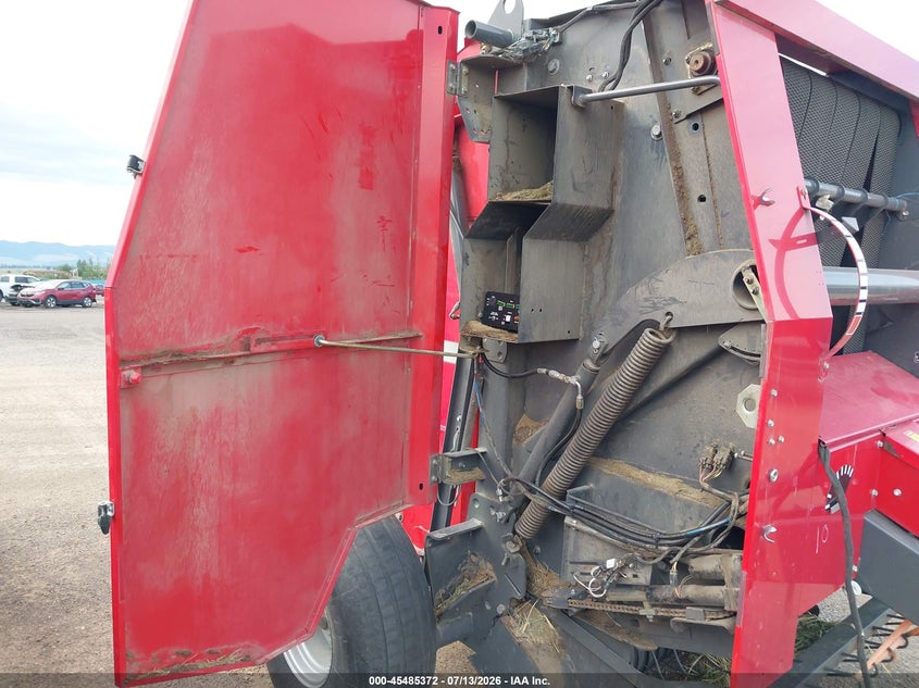 2016 MASSEY FERGUSON 1745 ROUND BALER auction photo 5