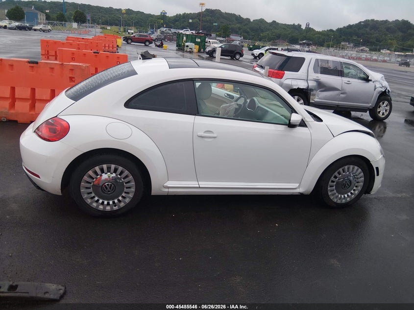 2013 Volkswagen Beetle 2.5L VIN: 3VWJX7AT6DM683775 Lot: 45485546