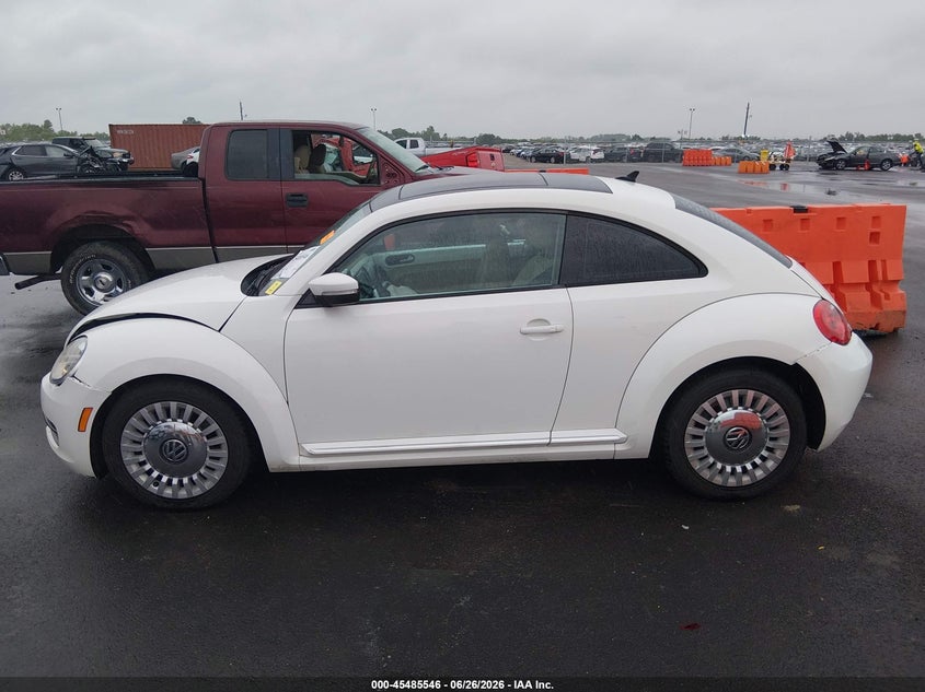 2013 Volkswagen Beetle 2.5L VIN: 3VWJX7AT6DM683775 Lot: 45485546