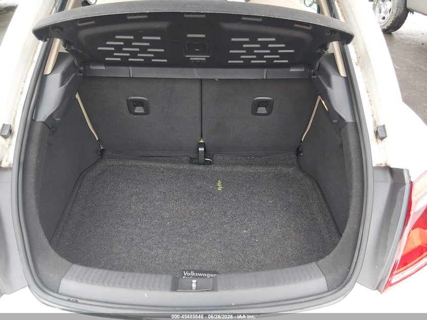 2013 Volkswagen Beetle 2.5L VIN: 3VWJX7AT6DM683775 Lot: 45485546