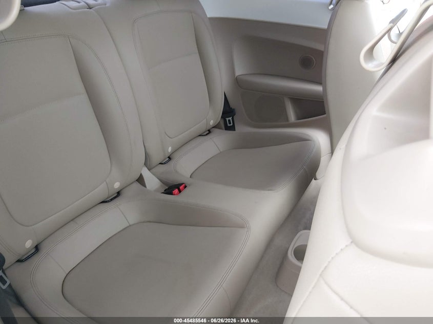 2013 Volkswagen Beetle 2.5L VIN: 3VWJX7AT6DM683775 Lot: 45485546