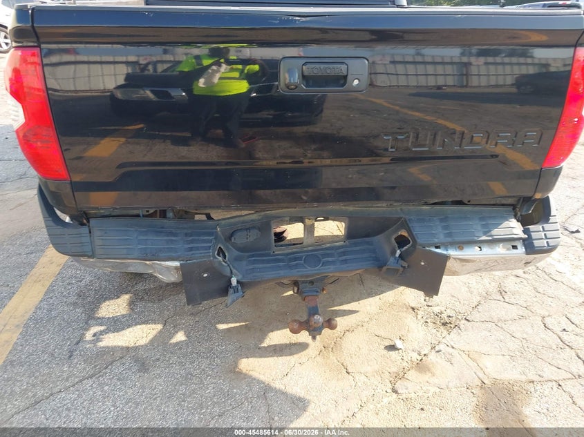 2017 TOYOTA TUNDRA auction photo 6