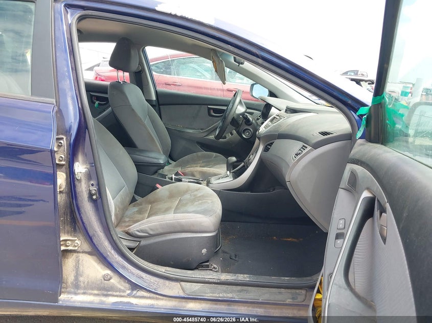 2011 HYUNDAI ELANTRA auction photo 5