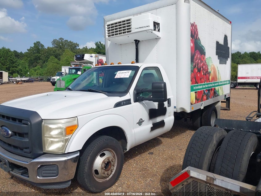 2015 FORD F-350 CHASSIS auction photo 2