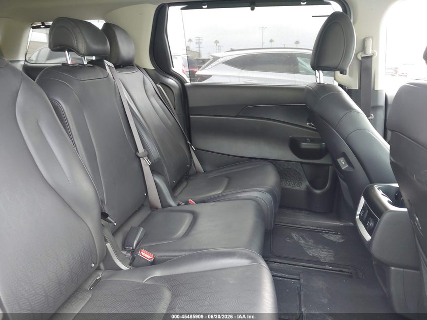 2025 KIA CARNIVAL MPV HYBRID auction photo 8