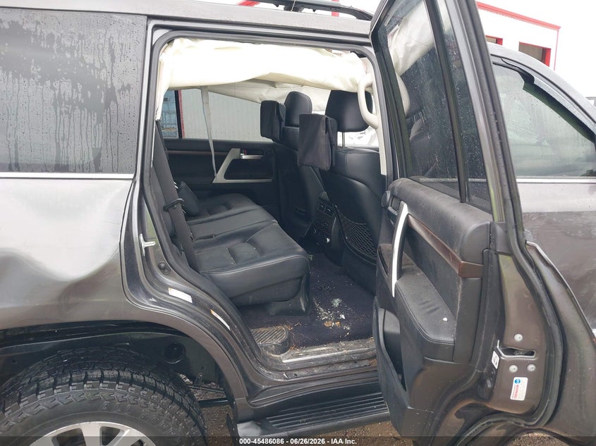2016 Toyota Land Cruiser V8 VIN: JTMCY7AJ0G4040104 Lot: 45486086