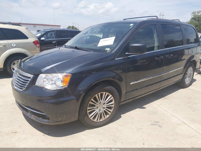2013 CHRYSLER TOWN & COUNTRY auction photo 2