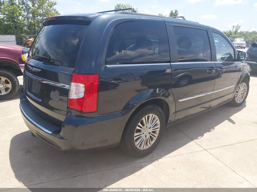 2013 CHRYSLER TOWN & COUNTRY auction photo 4