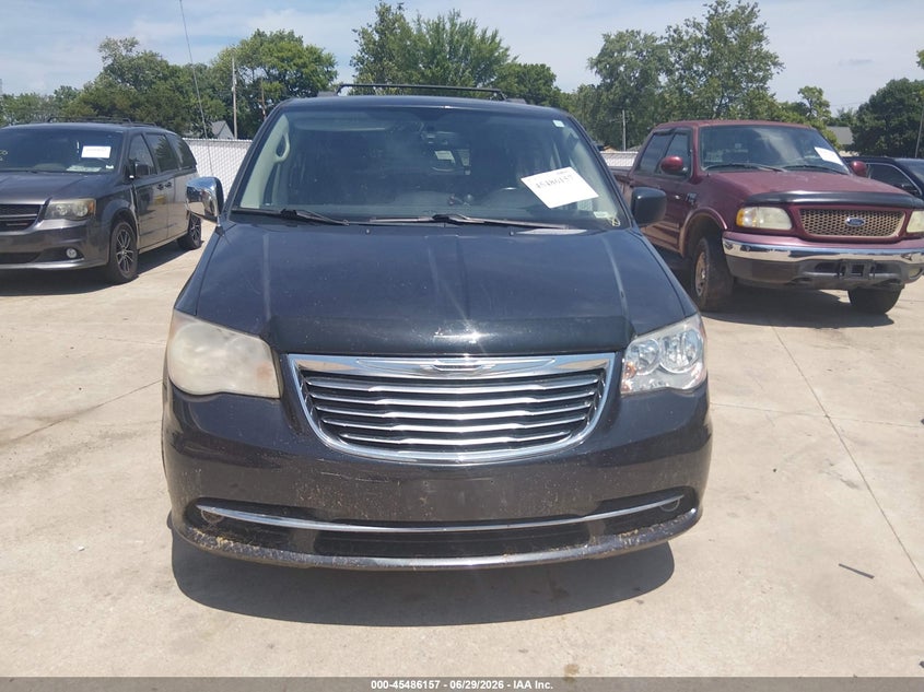 2013 CHRYSLER TOWN & COUNTRY auction photo 6
