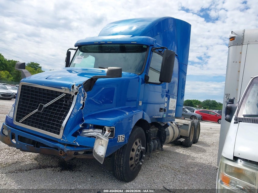 2016 VOLVO VN auction photo 2