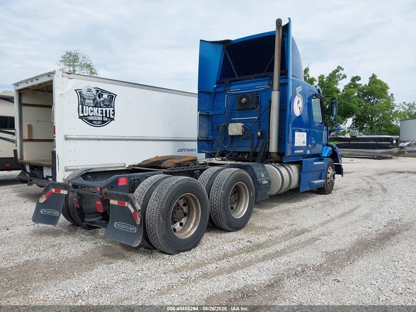 2016 VOLVO VN auction photo 4