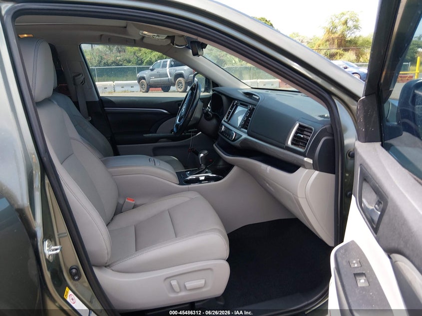 VIN 5TDDGRFH1JS043257 2018 TOYOTA HIGHLANDER HYBRID LIMITED