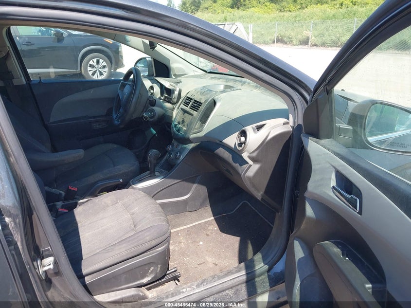2014 CHEVROLET SONIC auction photo 5